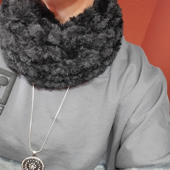 Handmade SOFTEST Faux Fur arm knit scarf!! - Picture 3 of 10